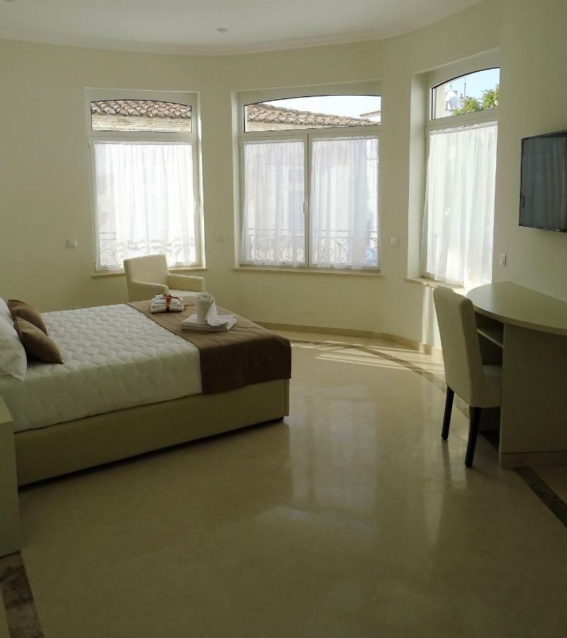 Bowen, Luxury Suites Лагос Екстериор снимка